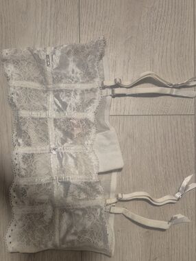 La Vie En Rose Garter Belt in Ivory